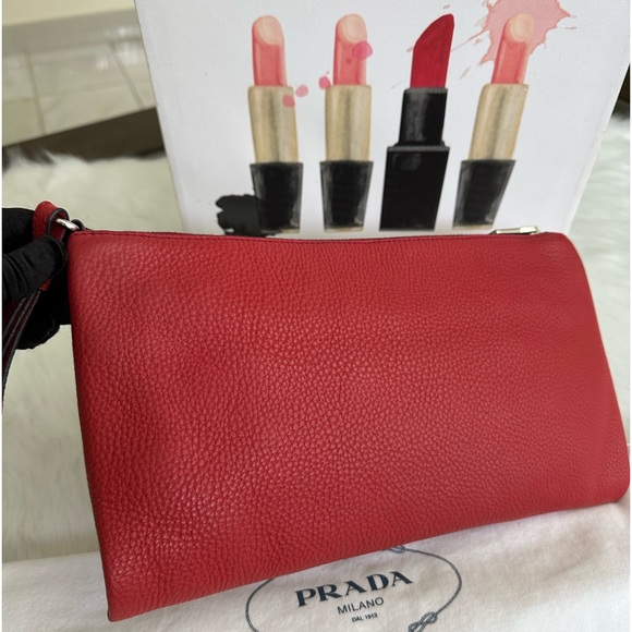 Stunning Clutch EUC - Picture 3 of 5